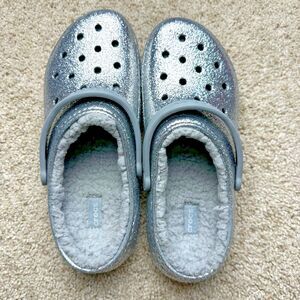 New CROCS Silver Glitter Grey Fleece Lined Clogs Girls Size 6